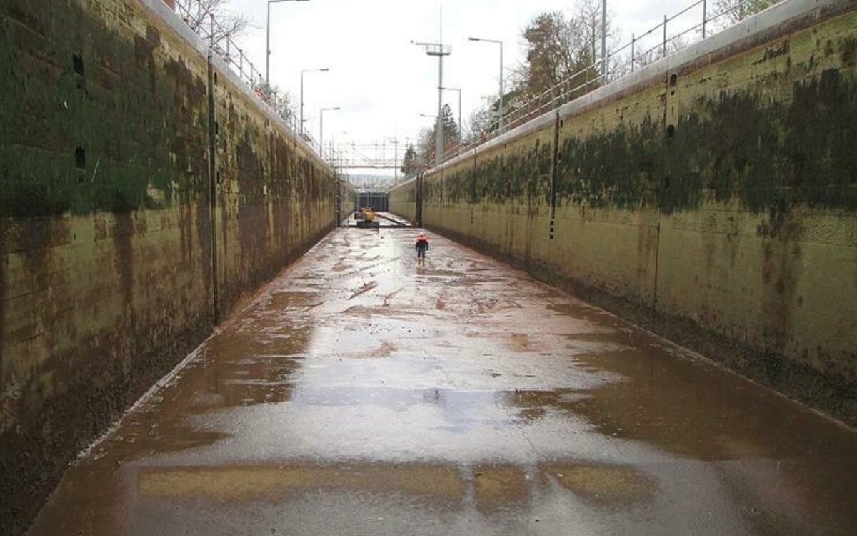 Das Tor einer Mainschleuse Das Tor einer Mainschleuse